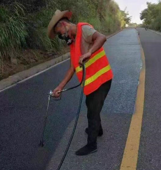 云南路面喷涂翻新彩色步道施工方案