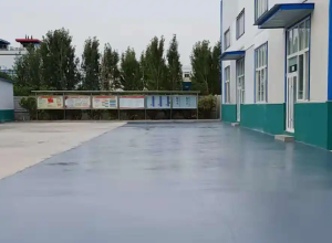 云南彩色路面喷涂翻新的材料对冬季